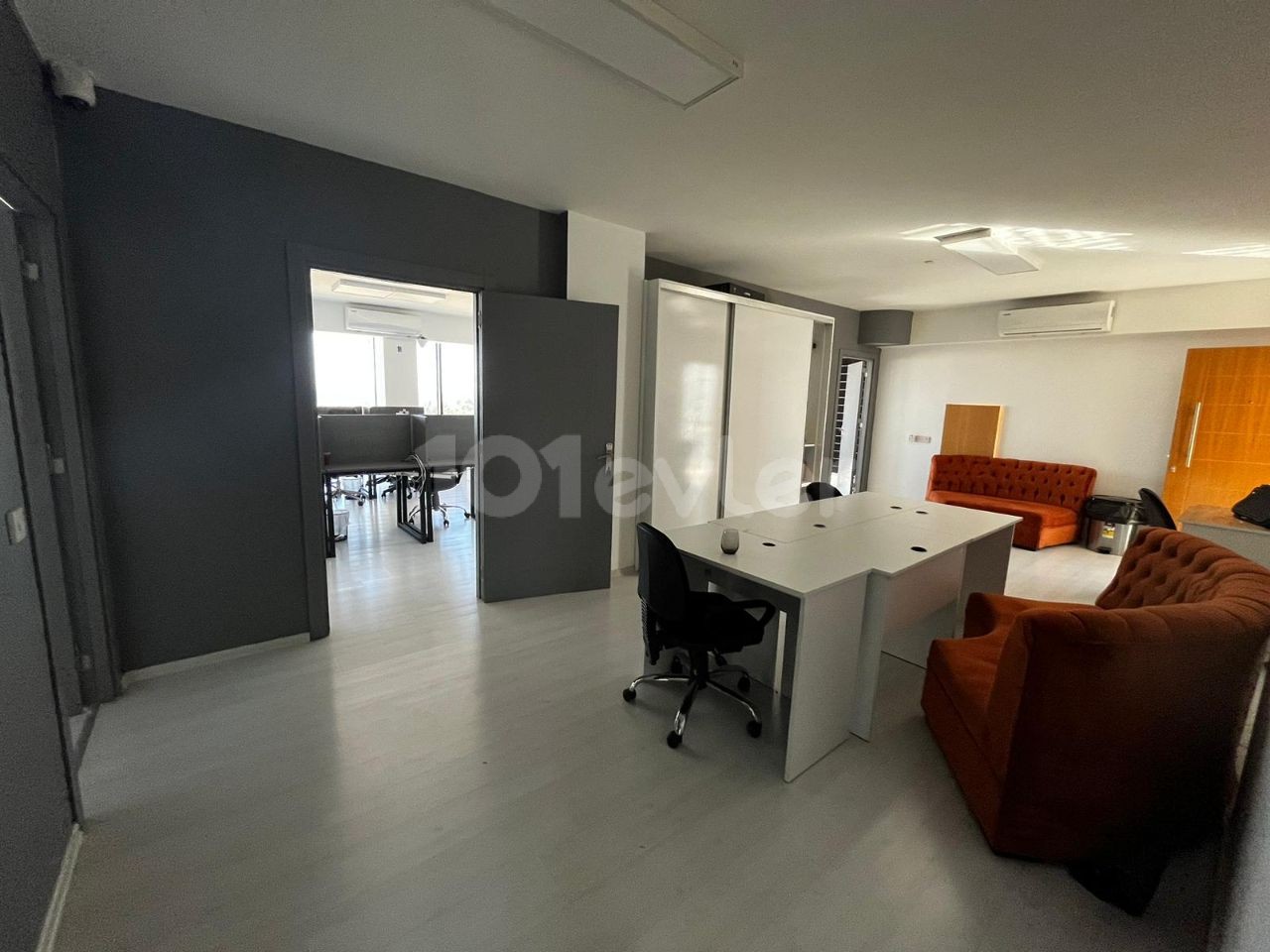OFFICE WITH COMMERCIAL PERMIT IN KYRENIA CENTER