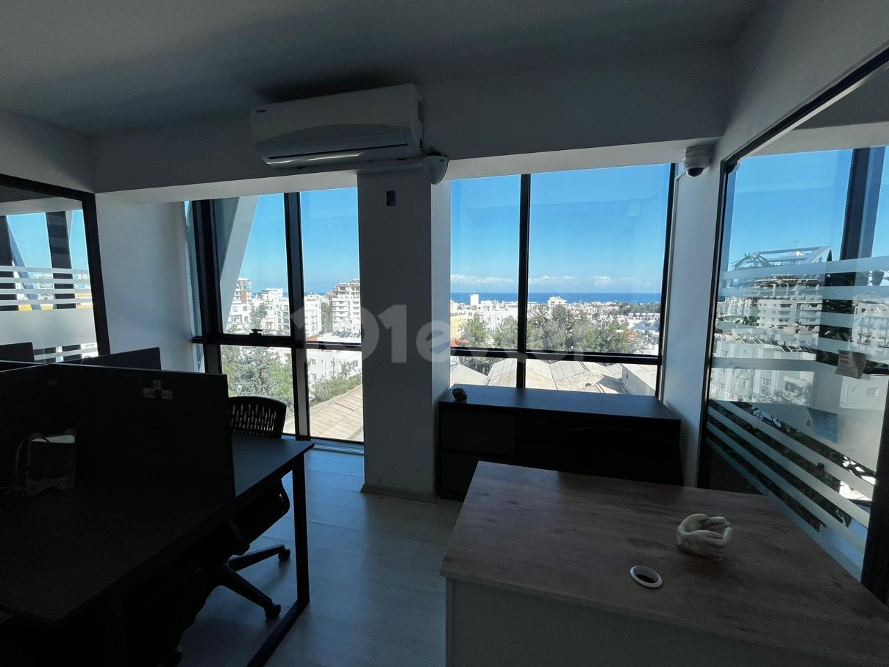 OFFICE WITH COMMERCIAL PERMIT IN KYRENIA CENTER